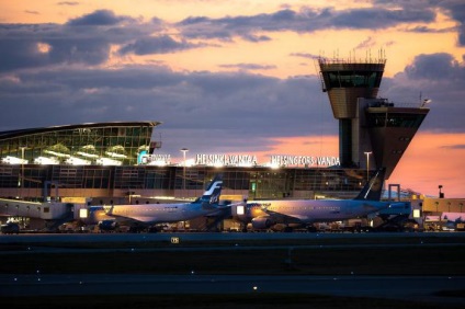 Aeroportul Vantaa (Helsinki)