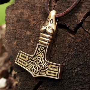 Amulet pentru protecție - Mjolnir