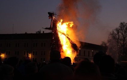 Befana italiană despre vrăjitoare, cărbuni și bomboane, punct de plecare