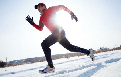 Rularea în timpul iernii pe stradă abordarea potrivită pentru jogging, beguza