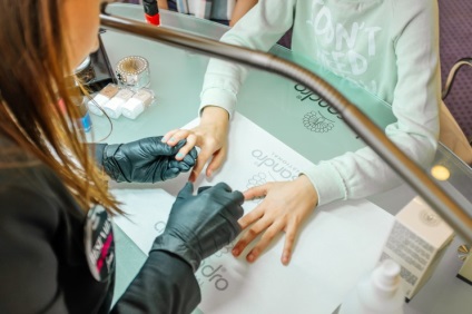 Bloggerii de pe brunch-ul elegant au luat cunoștință de noutățile privind îngrijirea mâinilor mărcii germane