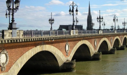 Bordeaux, Franța - atracții, muzee, catedrale, hoteluri, fotografie