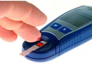 Гривна глюкомер за измерване на кръвната захар при диабетици