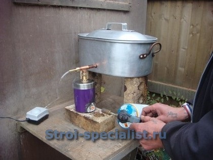 Generator de fum pentru fumat rece prin numirea propriilor mâini, principiul de funcționare, fabricarea