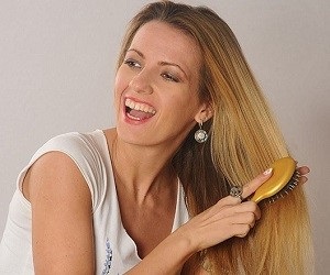 Cum să ușurezi părul cu remedii naturale, femeile