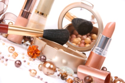 Cum să verificați calitatea produselor cosmetice pentru femei