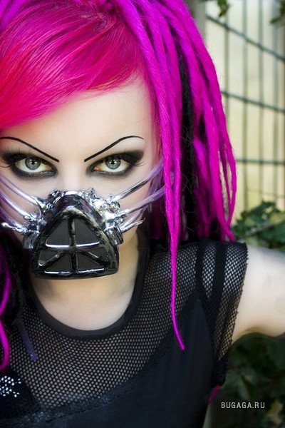 Hogyan készítsünk egy frizurát egy Cyber ​​Goth számára