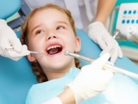 Cum sa alegi o clinica dentara pentru un copil