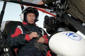Hogyan reagált a nyugati sajtó Putin repülésére darukkal?