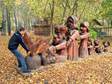 Pestera Kungur și drumeții de toamnă la munte cu prietenii