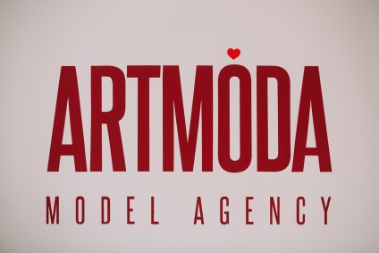Modelarea este un interviu de afaceri cu directorul agenției de modelare 