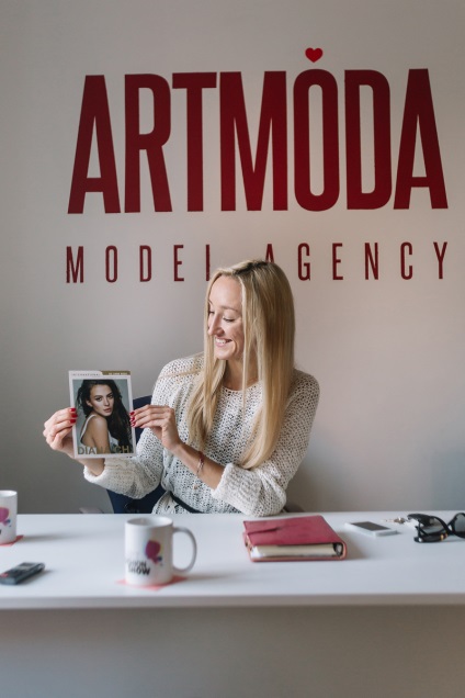 Modelarea este un interviu de afaceri cu directorul agenției de modelare 