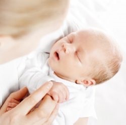 Nou-născutul doarme foarte mult și are puține motive, soluția