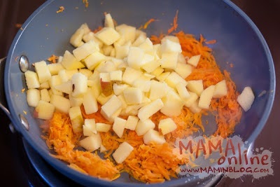 Omelet cu morcovi și mere pentru un cuplu