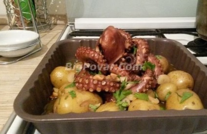 Octopus în portugheză cu rețetă cartofi cu fotografie, gătit pas cu pas