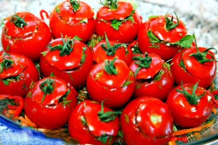 Tomate umplute cu legume