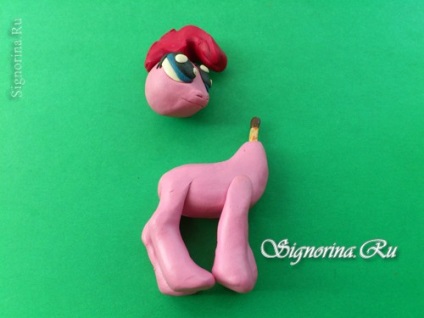 Placinta de ponei pinkie (plăcintă plastică) din lecție plastilină cu fotografie turn-based