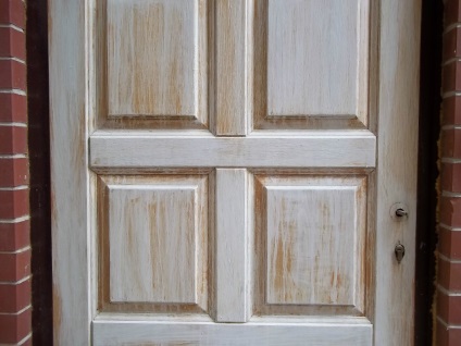 Restaurarea ușilor vechi de metal și lemn din matrice, intrarea fierului și a interiorului din