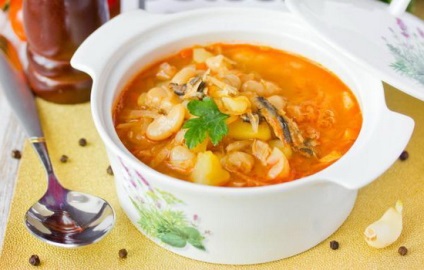 Rețete de supă de șprot în sos de roșii, secrete ale alegerii ingredientelor