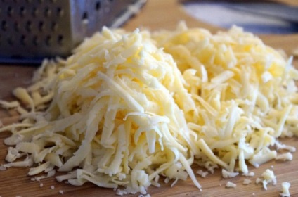 Reteta de legume coapte cu cartofi sub perna de brânză