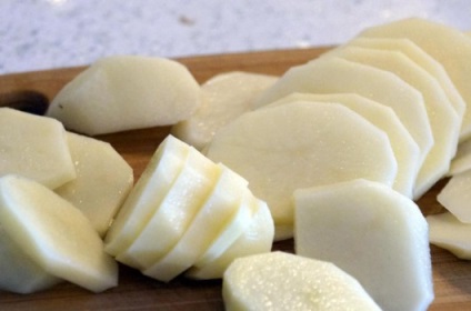 Reteta de legume coapte cu cartofi sub perna de brânză