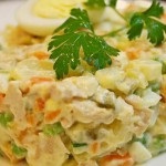 Salata de gust de crab se lipeste de chipsuri 