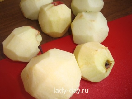 Charlotte cu mere, o rețetă clasică în cuptor, rețete simple cu o fotografie