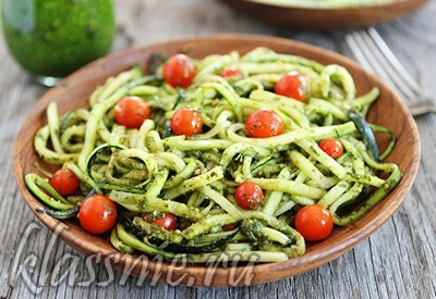 Spaghete crude cu dovlecei (dovlecei) cu sos de avocado, rețete vegetariene grozave