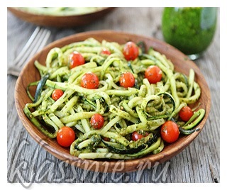 Spaghete crude cu dovlecei (dovlecei) cu sos de avocado, rețete vegetariene grozave