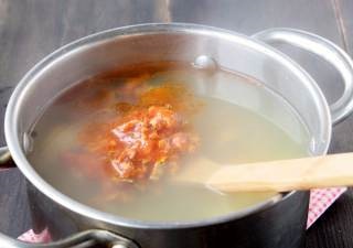 Supă cu șprot în sos de roșii - rețetă cu fotografii în mișcare