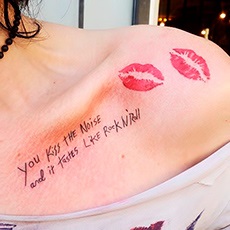 Tatuajele sub formă de sărutări sunt frumoase sau fără gust