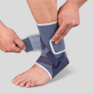 Dislocarea simptomelor piciorului și tratamentul, cum se furnizează primul ajutor
