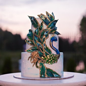Comandă prăjituri albastre de nuntă cu arcul din Moscova