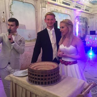 Comandă prăjituri albastre de nuntă cu arcul din Moscova