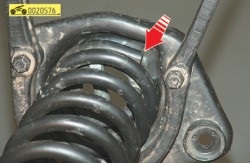 Înlocuirea unui arc al unei brațe de suspensie față pe mașina Volga gas 31105 2004
