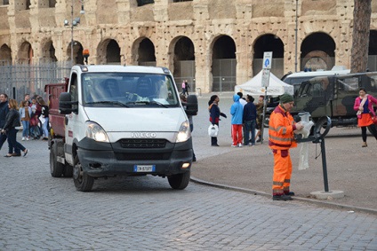 20 de milioane de euro pentru colectarea gunoiului sau modul în care funcționarii italieni se luptă pentru curățenia străzilor 