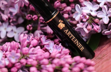 Fii cu fluture purpuriu lancome artliner 012 violet