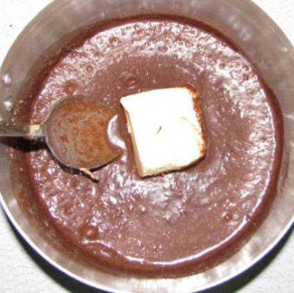 Tort de biscuiți în glazură de ciocolată