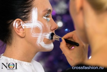 Grupul Crossfashion - frumusețe extremă - make-up ca artă