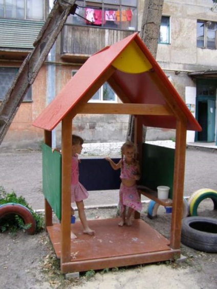 Casa de copii din desene de placaj pe fotografie, video de unul singur