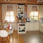 Design de bucătărie într-o casă de lemn Interior de vile și de țară cabane cu un șemineu