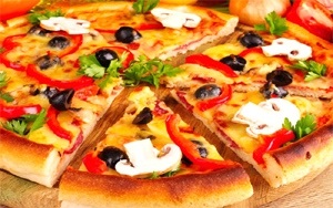 Livrarea de pizza pentru a comanda livrarea gratuită a unei pizza pe casă în fiecare zi sub meniul unui site