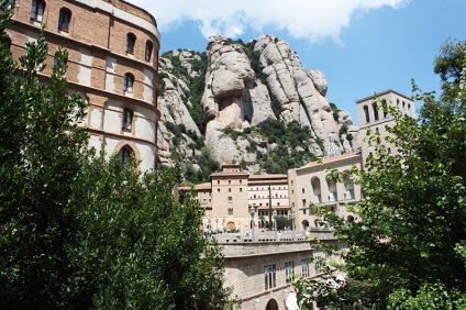 Obiective turistice în spania munte montserrat și mănăstirea montserrat în Spania