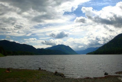 Unde este Lacul Teletskoye cel mai mare lac din Altai