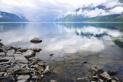 Unde este Lacul Teletskoye cel mai mare lac din Altai
