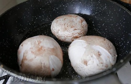 Ciuperci portobello umplute cu legume, rețete vegetariene reci