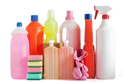 Eszközök és anyagok az apartman tisztítására