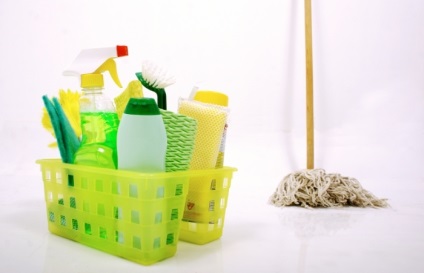 Eszközök és anyagok az apartman tisztítására