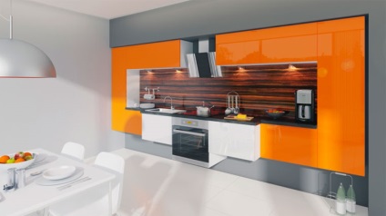 Interiorul bucătăriei este portocaliu