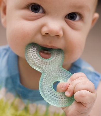 Cum să înțelegeți că dinții copilului sunt dentitori